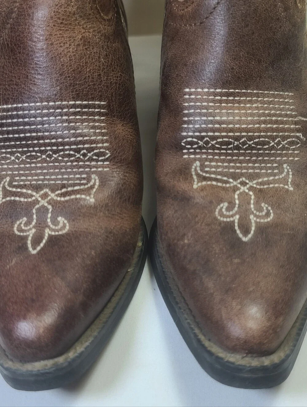 Justin Women's L2703 Brown Leather Cowboy Boots Size 6 (Wide) C